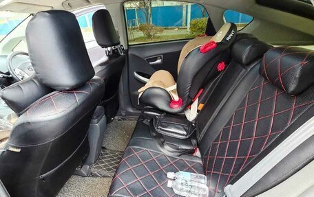 Toyota Prius, 2011 год, 990 000 рублей, 13 фотография