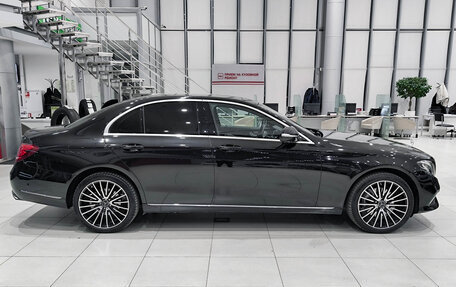 Mercedes-Benz E-Класс, 2018 год, 2 995 000 рублей, 8 фотография
