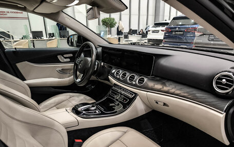 Mercedes-Benz E-Класс, 2018 год, 2 995 000 рублей, 15 фотография