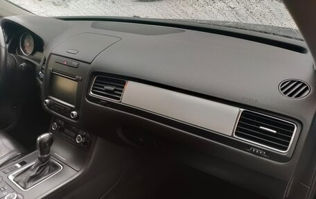 Volkswagen Touareg III, 2011 год, 2 200 000 рублей, 3 фотография