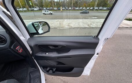 Mercedes-Benz Vito, 2020 год, 2 990 000 рублей, 15 фотография