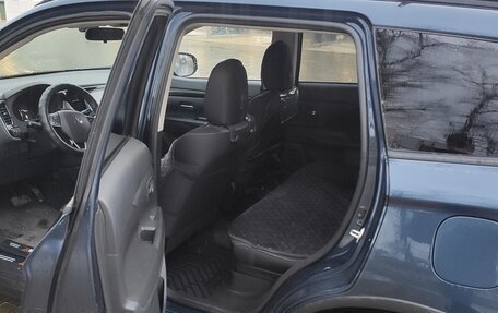 Mitsubishi Outlander III рестайлинг 3, 2022 год, 2 600 000 рублей, 2 фотография