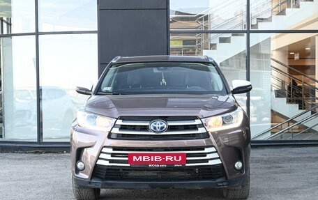 Toyota Highlander III, 2019 год, 4 030 000 рублей, 2 фотография