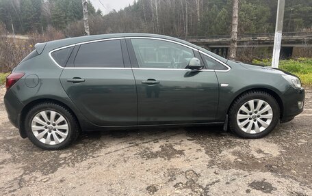 Opel Astra J, 2010 год, 690 000 рублей, 2 фотография