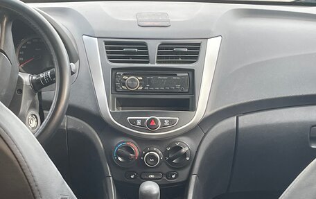 Hyundai Solaris II рестайлинг, 2011 год, 750 000 рублей, 7 фотография