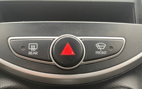 Hyundai Solaris II рестайлинг, 2011 год, 750 000 рублей, 11 фотография