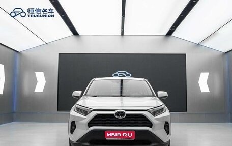 Toyota RAV4, 2022 год, 2 400 000 рублей, 1 фотография