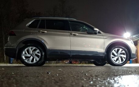 Volkswagen Tiguan II, 2021 год, 3 800 000 рублей, 4 фотография