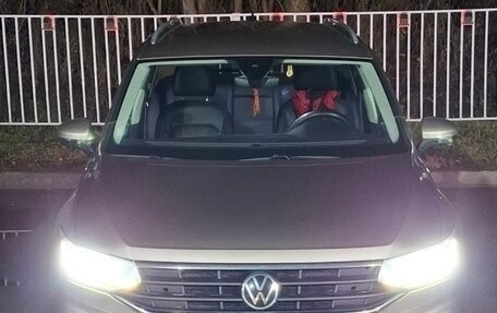 Volkswagen Tiguan II, 2021 год, 3 800 000 рублей, 2 фотография