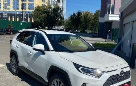 Toyota RAV4, 2022 год, 4 200 000 рублей, 4 фотография
