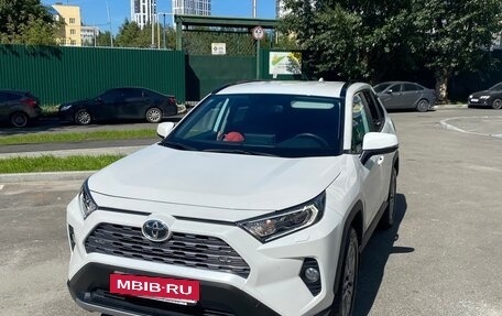 Toyota RAV4, 2022 год, 4 200 000 рублей, 2 фотография