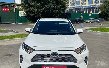 Toyota RAV4, 2022 год, 4 200 000 рублей, 3 фотография