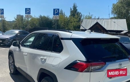 Toyota RAV4, 2022 год, 4 200 000 рублей, 10 фотография