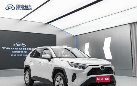 Toyota RAV4, 2022 год, 2 400 000 рублей, 3 фотография