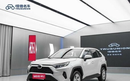 Toyota RAV4, 2022 год, 2 400 000 рублей, 2 фотография