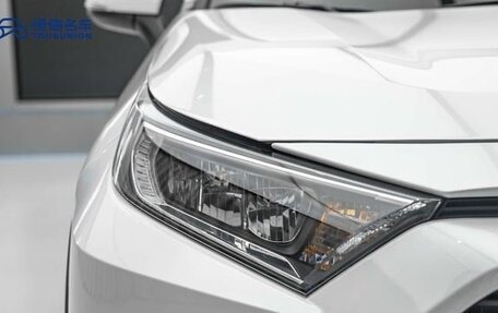 Toyota RAV4, 2022 год, 2 400 000 рублей, 8 фотография