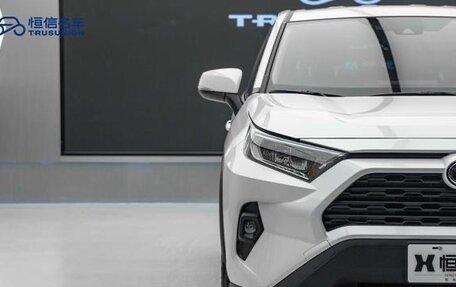 Toyota RAV4, 2022 год, 2 400 000 рублей, 9 фотография