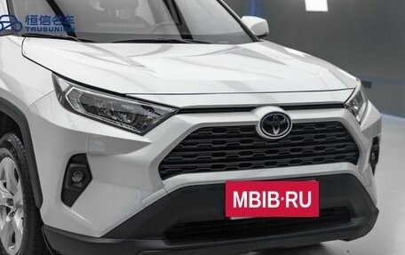 Toyota RAV4, 2022 год, 2 400 000 рублей, 4 фотография