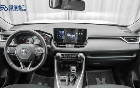 Toyota RAV4, 2022 год, 2 400 000 рублей, 14 фотография