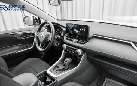 Toyota RAV4, 2022 год, 2 400 000 рублей, 12 фотография