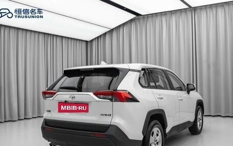 Toyota RAV4, 2022 год, 2 400 000 рублей, 5 фотография