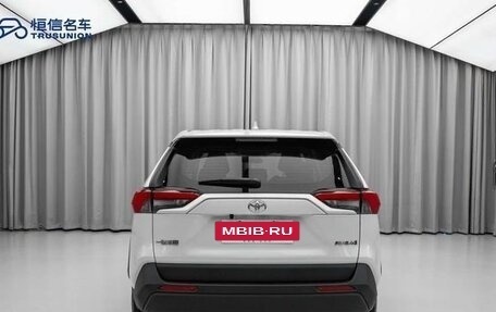 Toyota RAV4, 2022 год, 2 400 000 рублей, 10 фотография