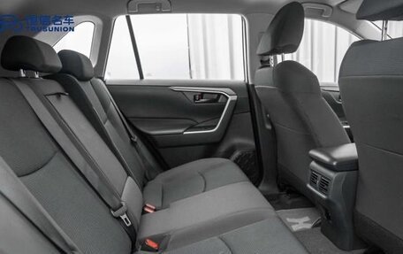 Toyota RAV4, 2022 год, 2 400 000 рублей, 17 фотография