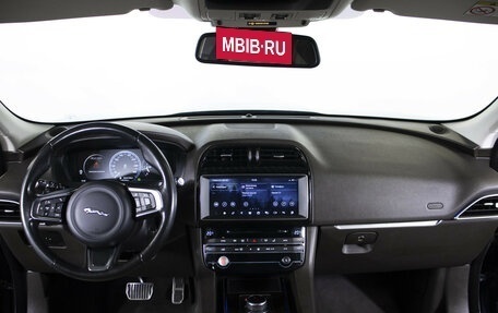 Jaguar F-Pace, 2017 год, 2 655 000 рублей, 14 фотография