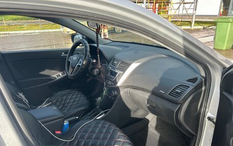 Hyundai Solaris II рестайлинг, 2015 год, 900 000 рублей, 13 фотография