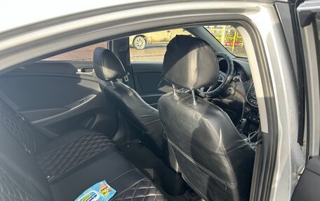 Hyundai Solaris II рестайлинг, 2015 год, 900 000 рублей, 12 фотография