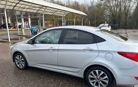 Hyundai Solaris II рестайлинг, 2015 год, 900 000 рублей, 2 фотография