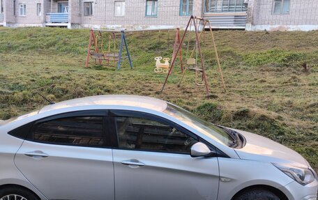 Hyundai Solaris II рестайлинг, 2015 год, 900 000 рублей, 1 фотография