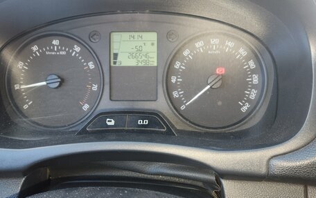 Skoda Fabia II, 2011 год, 300 000 рублей, 12 фотография