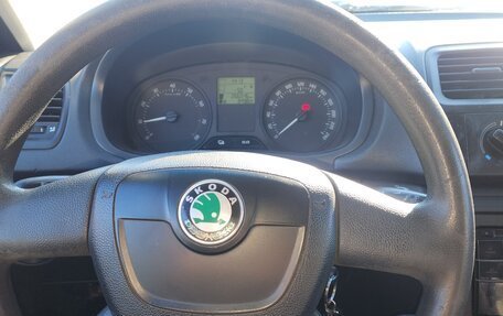 Skoda Fabia II, 2011 год, 300 000 рублей, 14 фотография