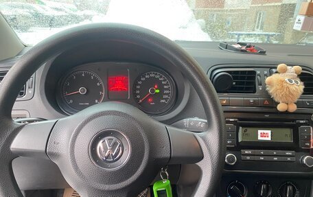 Volkswagen Polo VI (EU Market), 2011 год, 720 000 рублей, 5 фотография