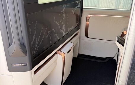 Lexus LM, 2025 год, 18 000 000 рублей, 7 фотография