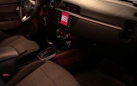 KIA Rio IV, 2018 год, 1 200 000 рублей, 10 фотография