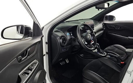 Hyundai Kona I, 2022 год, 2 150 000 рублей, 11 фотография