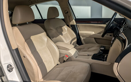 Skoda Superb III рестайлинг, 2012 год, 1 195 000 рублей, 23 фотография