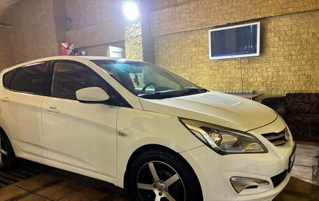 Hyundai Solaris II рестайлинг, 2015 год, 950 000 рублей, 5 фотография