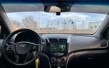 Hyundai Solaris II рестайлинг, 2011 год, 900 000 рублей, 13 фотография