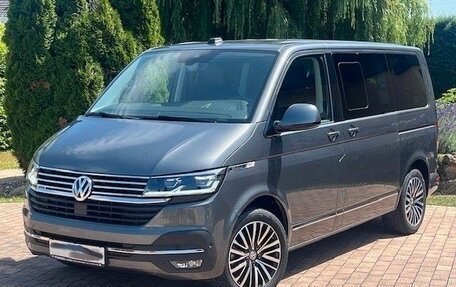 Volkswagen Transporter T6 рестайлинг, 2022 год, 3 445 000 рублей, 2 фотография