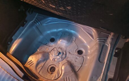 Toyota Ractis II, 2011 год, 800 000 рублей, 16 фотография