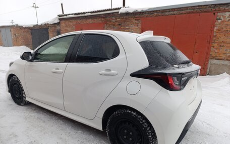 Toyota Yaris, 2020 год, 1 300 000 рублей, 9 фотография