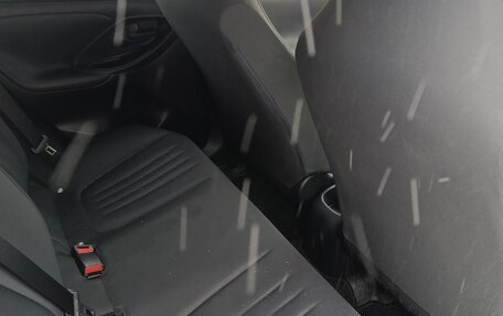 Toyota Yaris, 2020 год, 1 300 000 рублей, 17 фотография