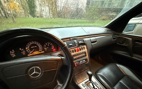 Mercedes-Benz E-Класс, 1998 год, 700 000 рублей, 9 фотография