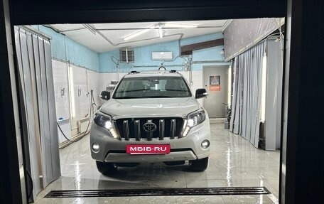 Toyota Land Cruiser Prado 150 рестайлинг 2, 2017 год, 4 399 000 рублей, 9 фотография