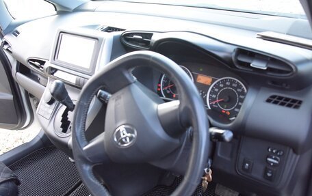 Toyota Wish II, 2011 год, 1 380 000 рублей, 13 фотография