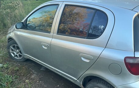 Toyota Yaris I рестайлинг, 2001 год, 230 000 рублей, 2 фотография