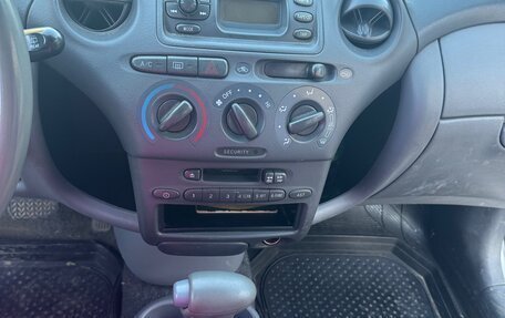 Toyota Yaris I рестайлинг, 2001 год, 230 000 рублей, 5 фотография